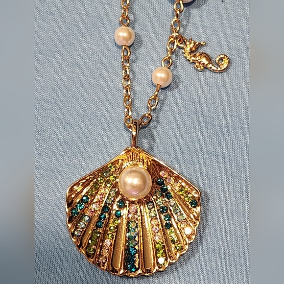 Betsey Johnson Shell Necklace - Picture 2 of 6